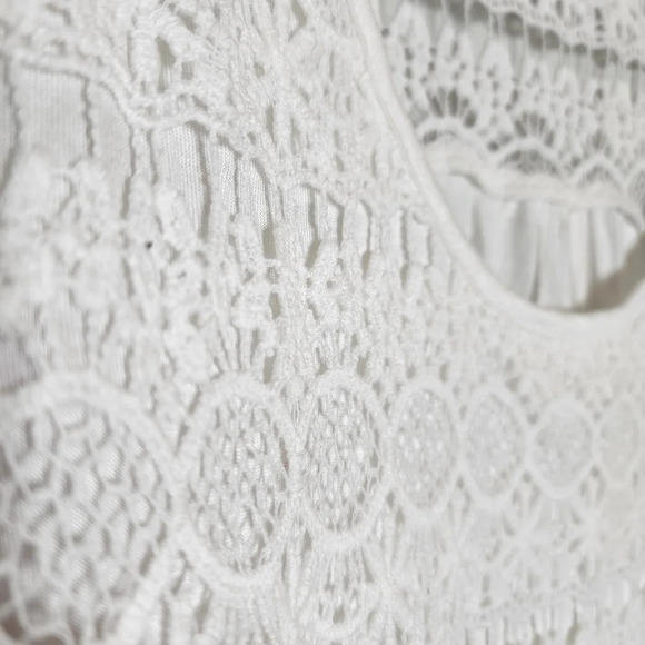 Solitaire stretchy lace tank top - Picture 12 of 15